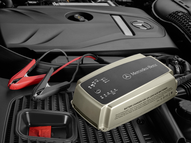 Mercedes-Benz - BATTERIELADEGERAET Teilenummer A0009823421 A0009823421