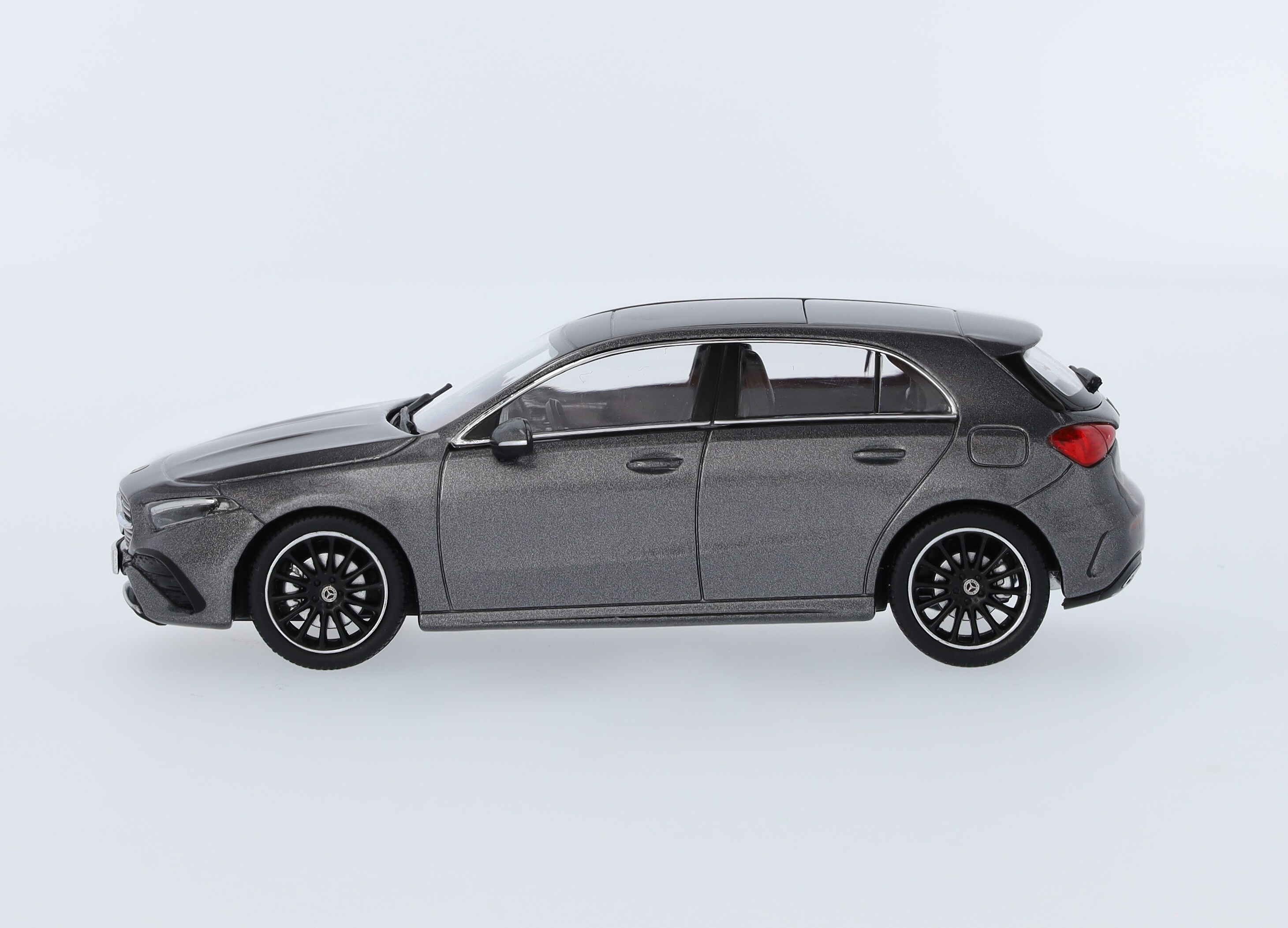 Mercedes-Benz - A-Klasse, Kompaktlimousine, AMG Line, W177 mountaingrau, Minimax, 1:43