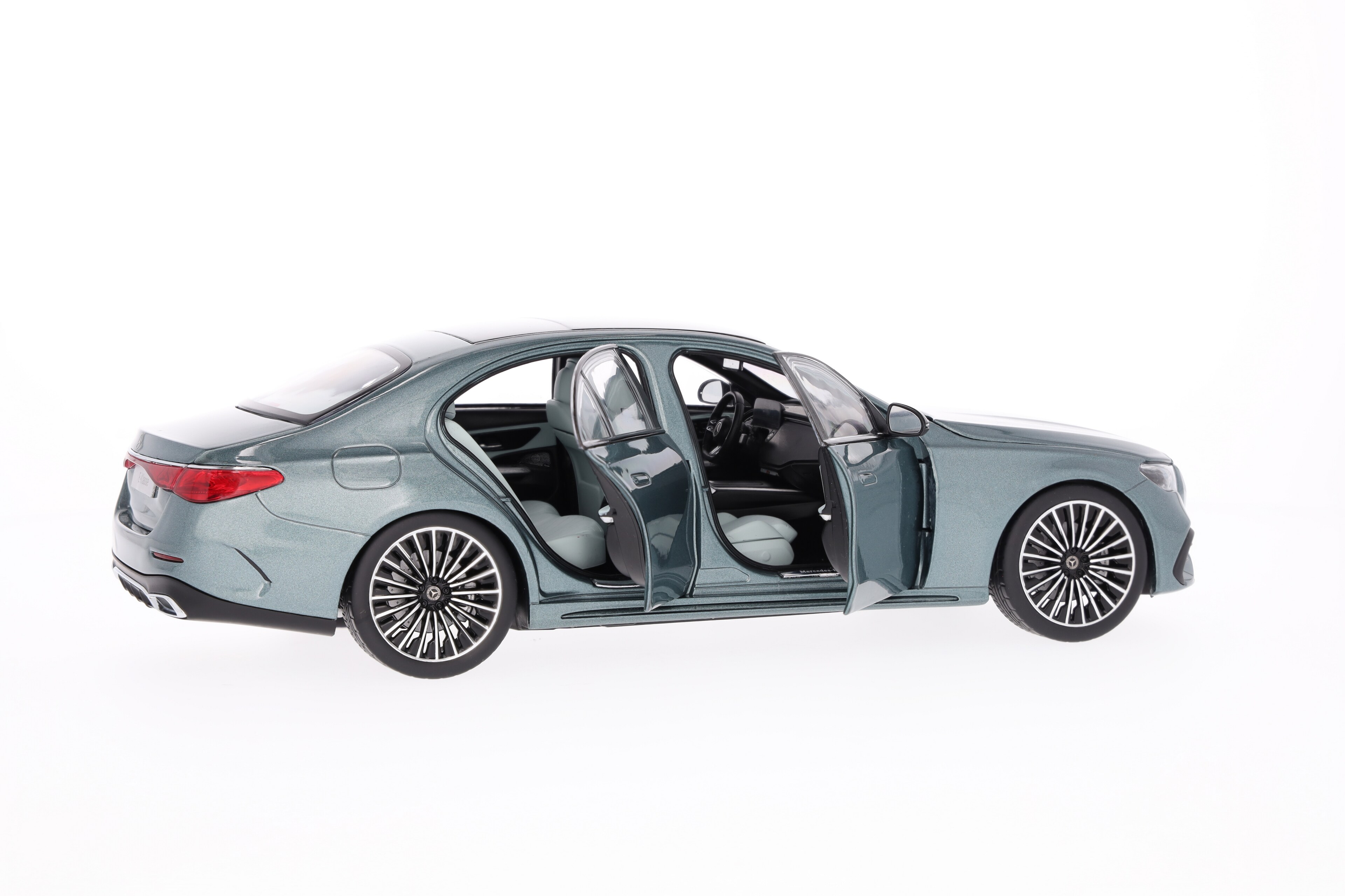 E-Klasse, Limousine, AMG Line, W214 verdesilber, 1:18