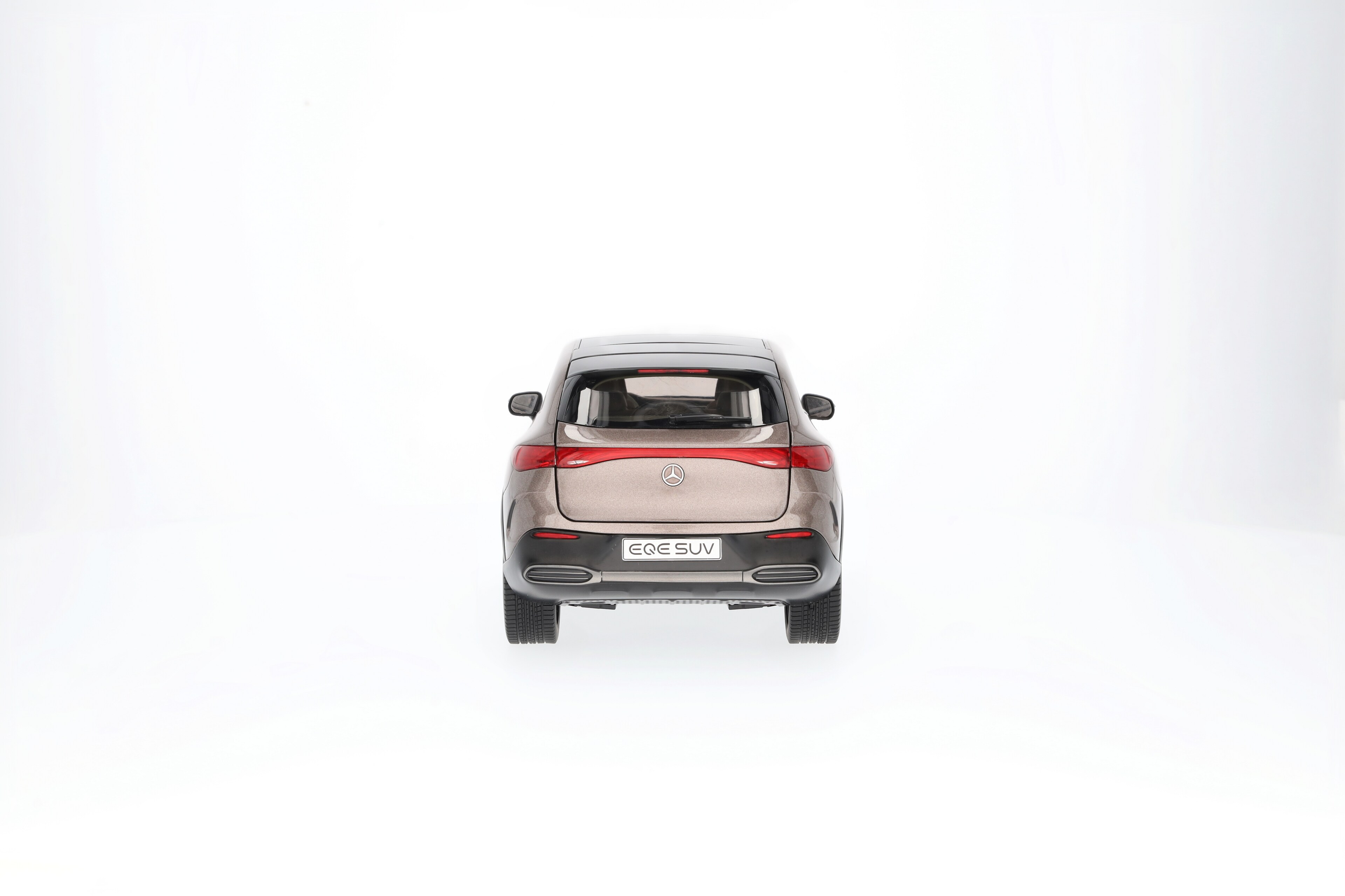EQE SUV, AMG Line, X294 samtbraun, NZG, 1:18