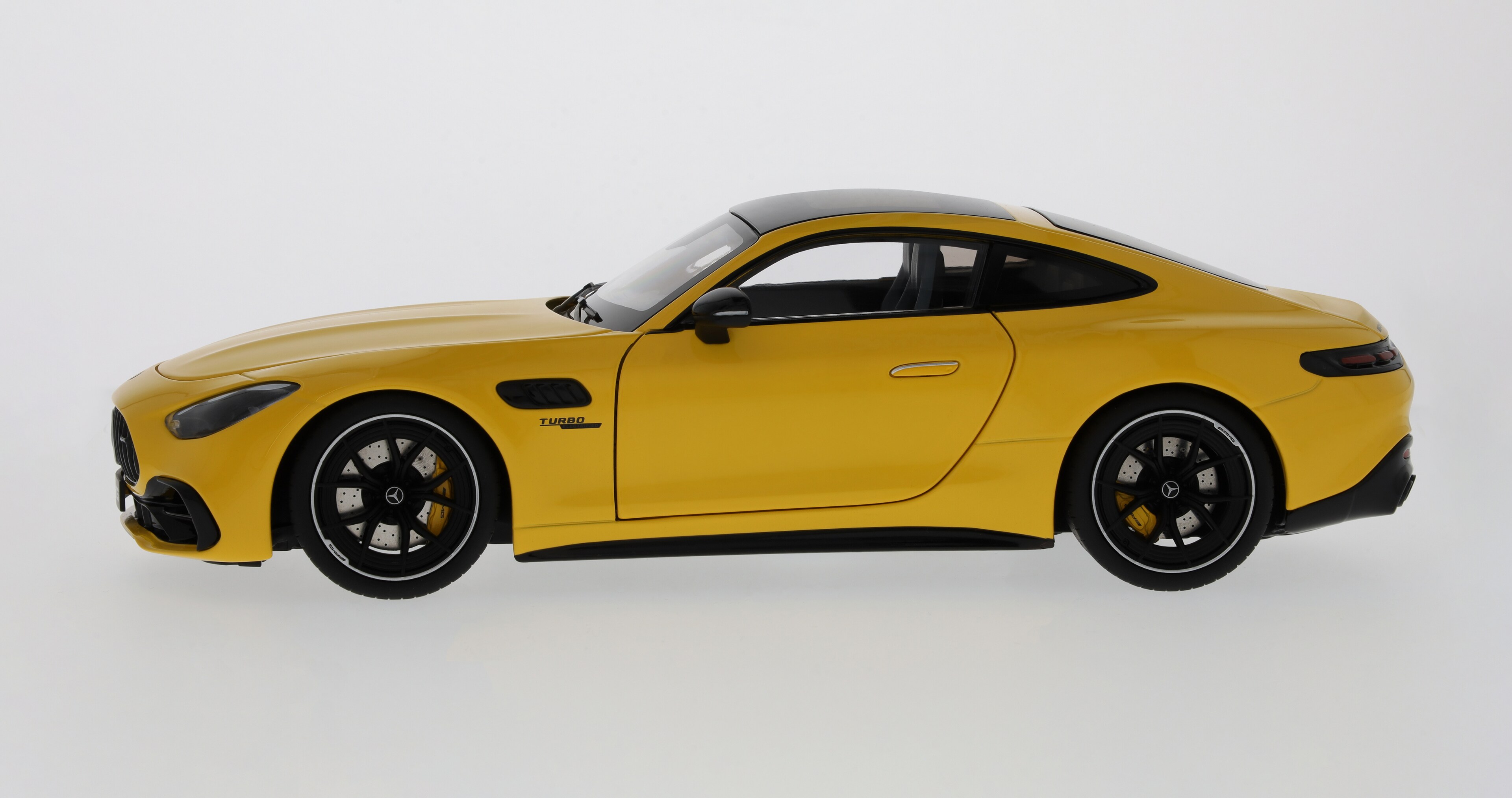 Mercedes-AMG GT 43 sonnengelb, 1:18