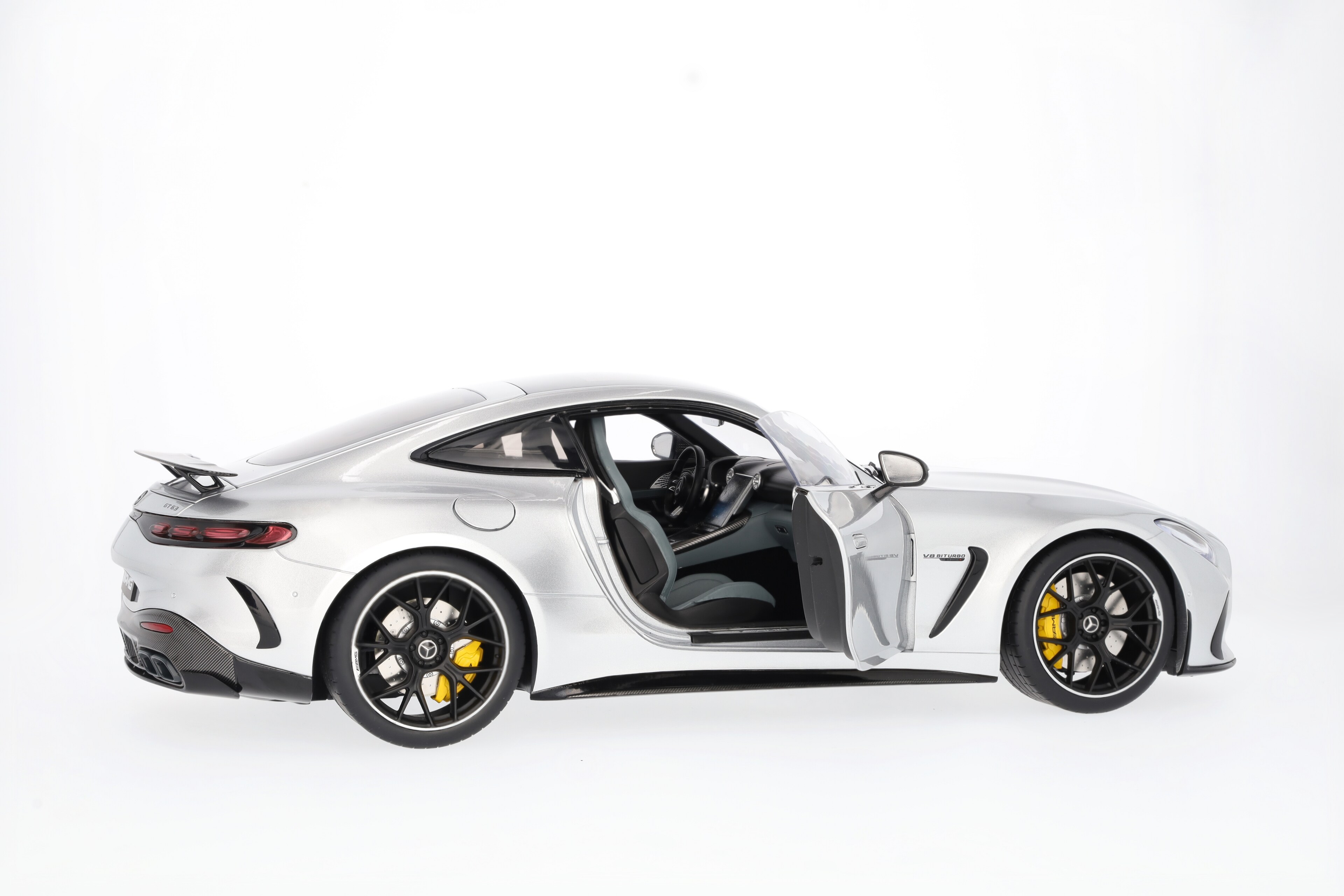 Mercedes-AMG GT 63 4MATIC+ hightechsilber, 1:12