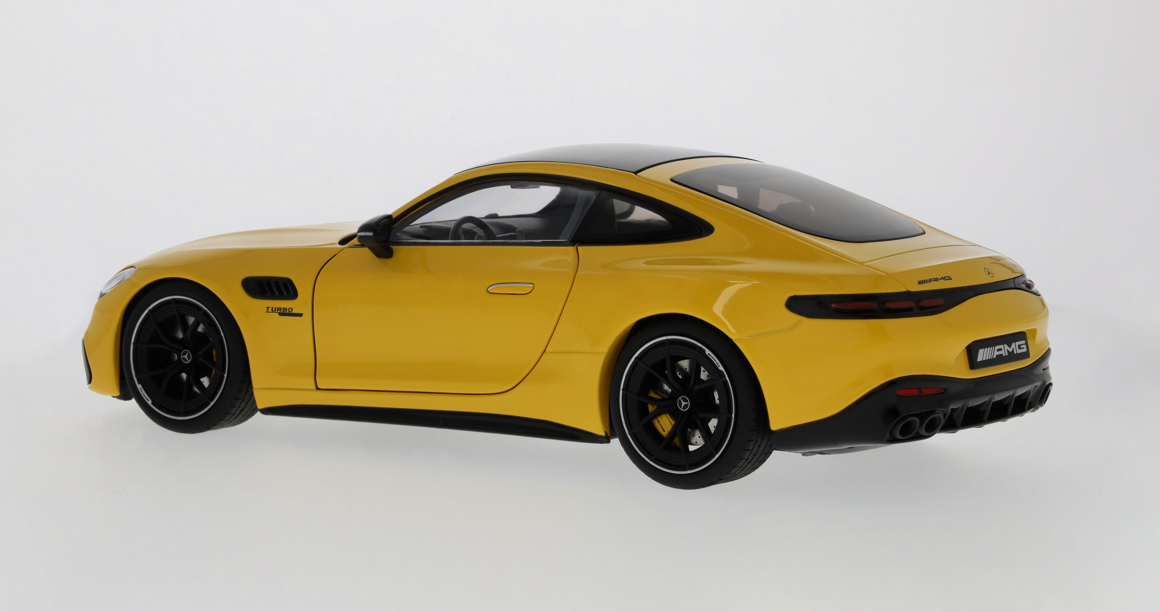 Mercedes-AMG GT 43 sonnengelb, 1:18