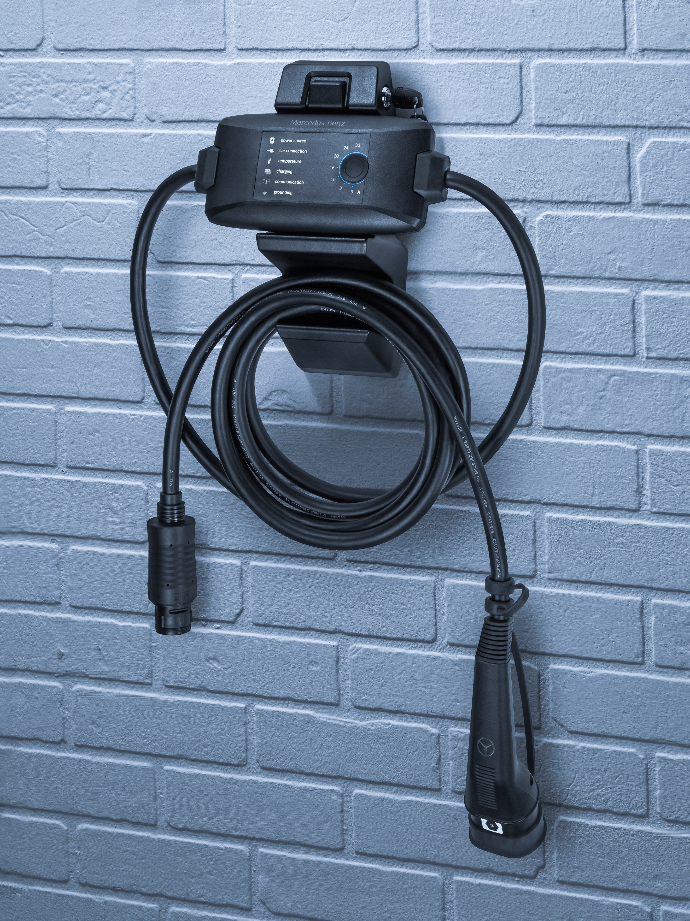 Mercedes-Benz - Flexible charging system Pro - control unit including wall mount Flexible charging system Pro - control unit including wall mount