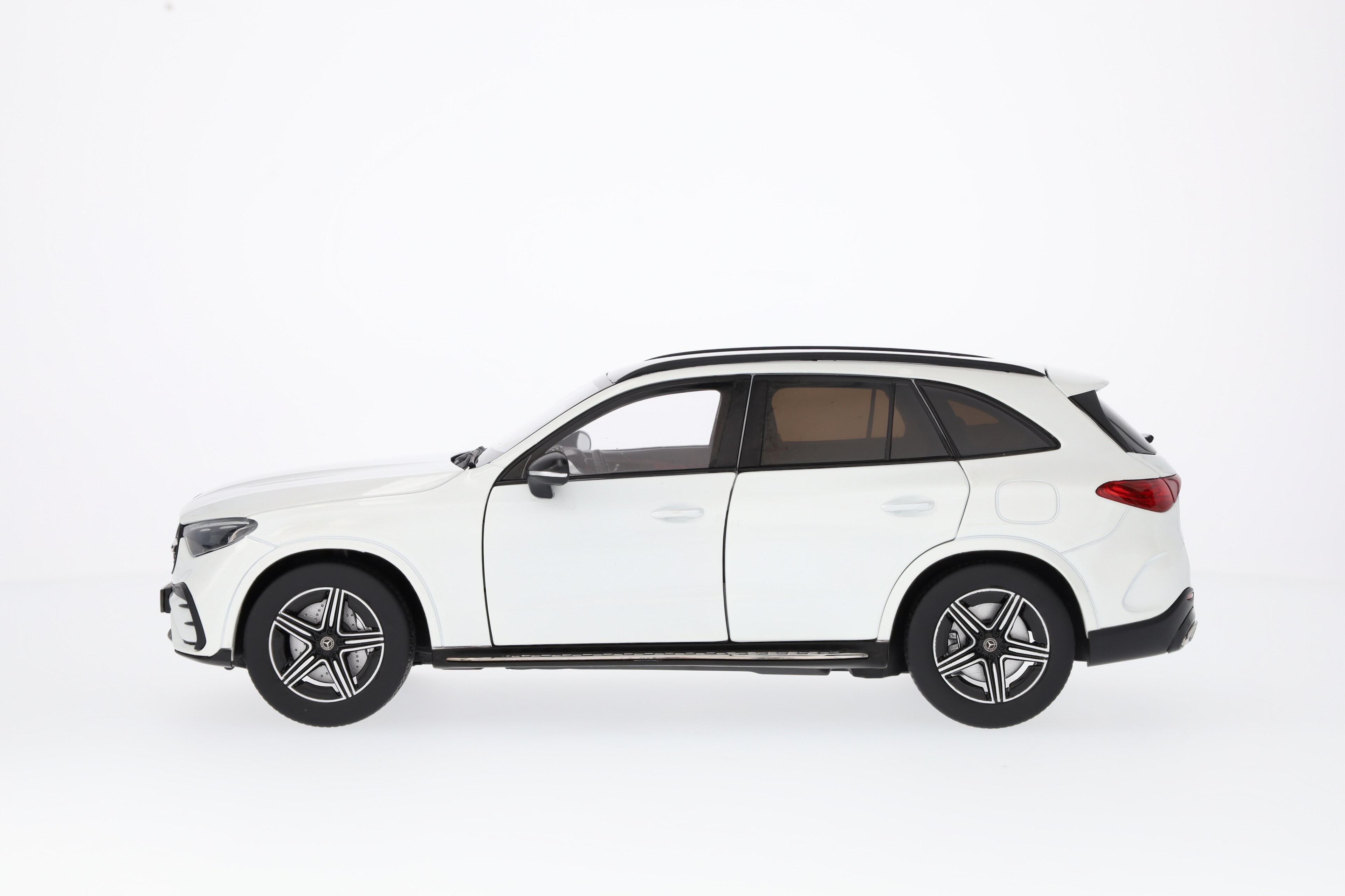 GLC, AMG Line, X254 MANUFAKTUR opalithweiß bright, 1:18