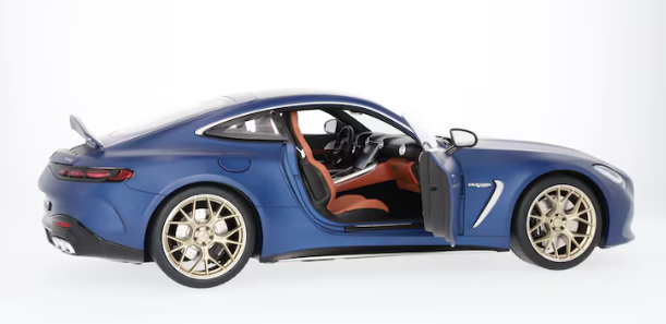 Mercedes-AMG GT 63 4MATIC+ MANUFAKTUR spektralblau magno, 1:12 Mercedes-AMG GT 63 4MATIC+ MANUFAKTUR spektralblau magno, 1:12