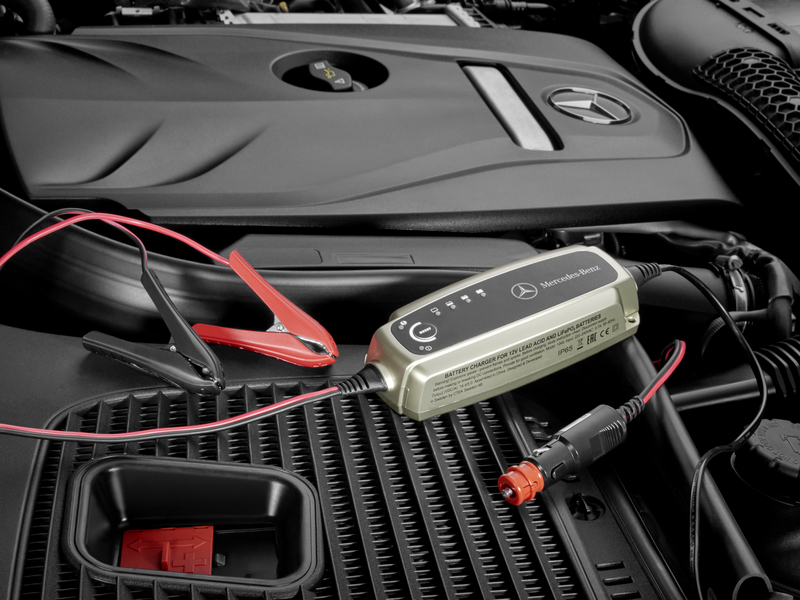 Mercedes-Benz - BATTERIELADEGERAET Teilenummer A0009823421 A0009823421