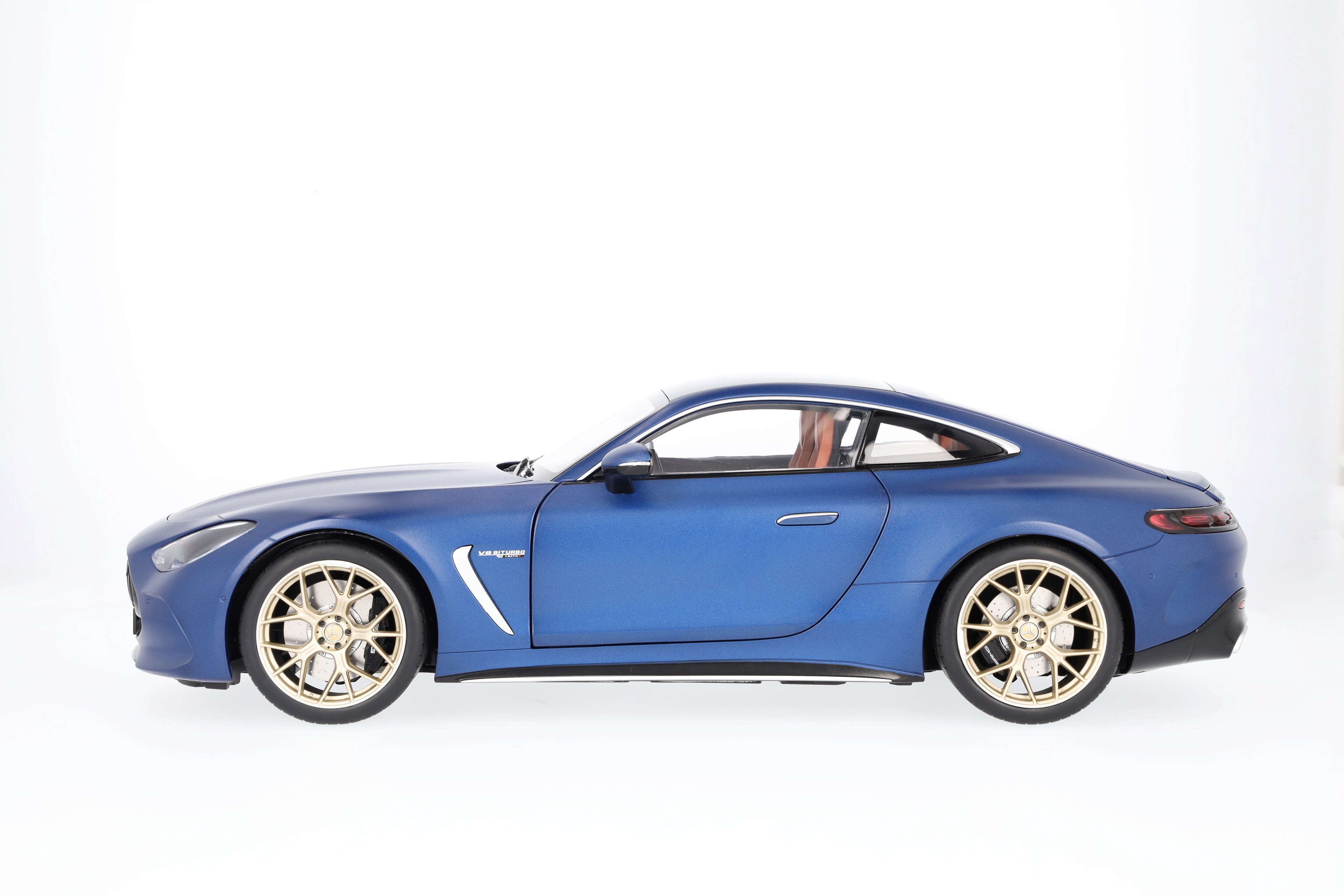 Mercedes-Benz - Mercedes-AMG GT 63 4MATIC+ MANUFAKTUR spektralblau magno, 1:12